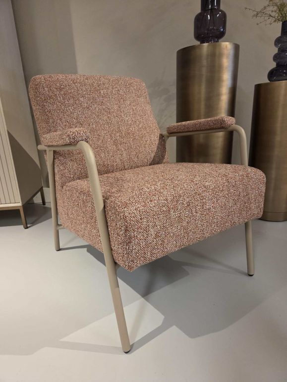 Fauteuil Zwolle stof roze met metaal in zandkleur